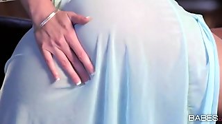 Heart-stopping beauty Brea Bennett fondles her pussy in solo video