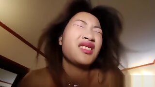 Thai adolescente bik scopata nella sua pelosa figa - molto bagnata