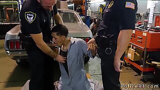 소년과 경찰 게이 포르노 비디오 섹시한 알몸이 경찰에 의해 침투